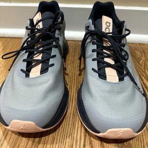 ON Cloud Nova Form women’s size 8.5